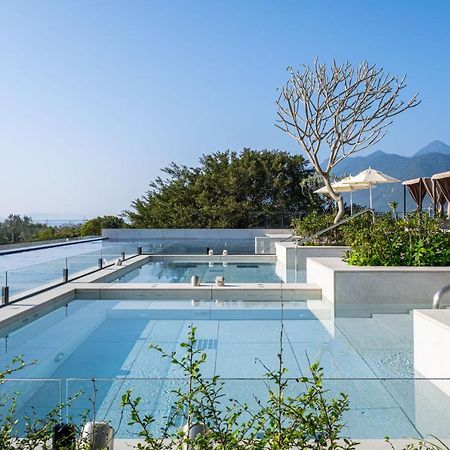 Lakeshore Hotel Hualien Taroko Shunan Bagian luar foto The swimming pool at the hotel