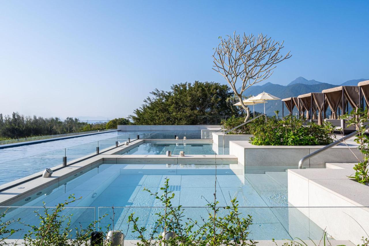 Lakeshore Hotel Hualien Taroko Shunan Bagian luar foto The swimming pool at the hotel
