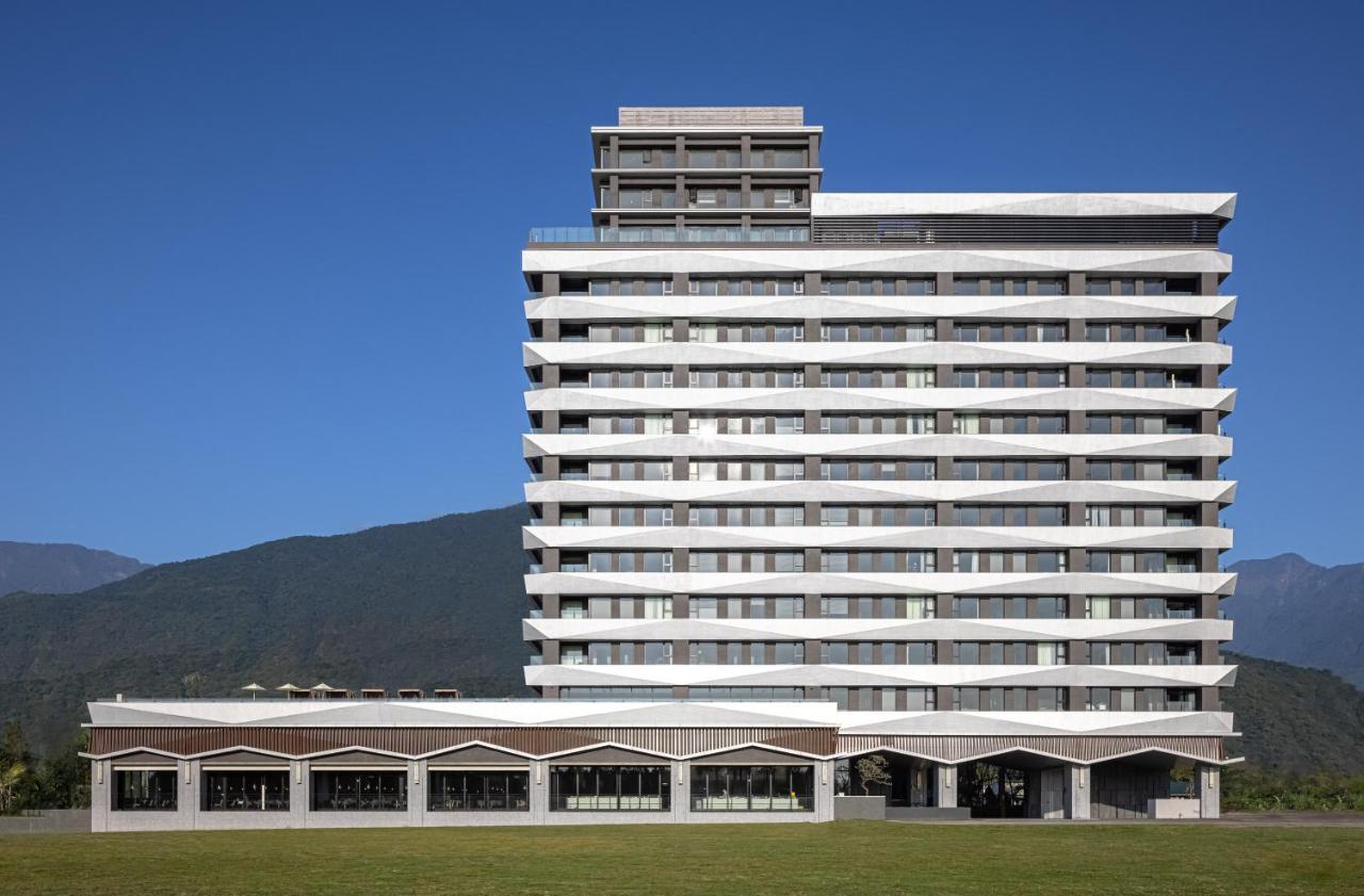 Lakeshore Hotel Hualien Taroko Shunan Bagian luar foto The hotel in 2012