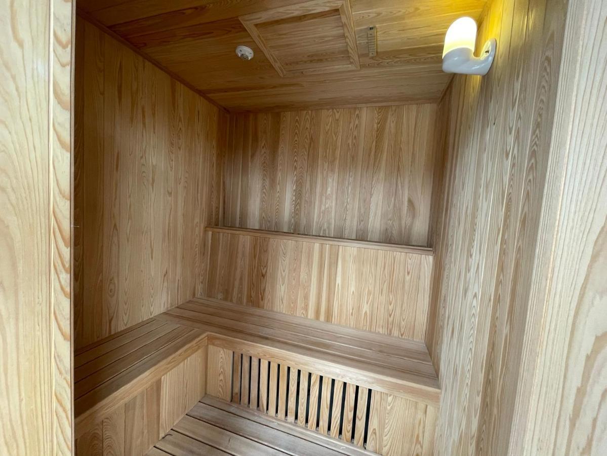 Lakeshore Hotel Hualien Taroko Shunan Bagian luar foto A modern Finnish sauna