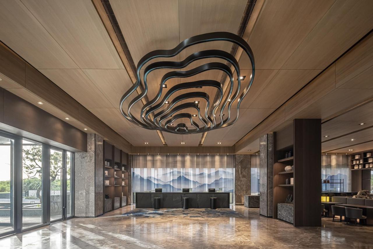 Lakeshore Hotel Hualien Taroko Shunan Bagian luar foto The lobby of the hotel