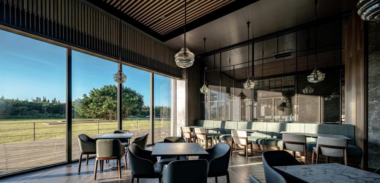 Lakeshore Hotel Hualien Taroko Shunan Bagian luar foto The interior of the restaurant