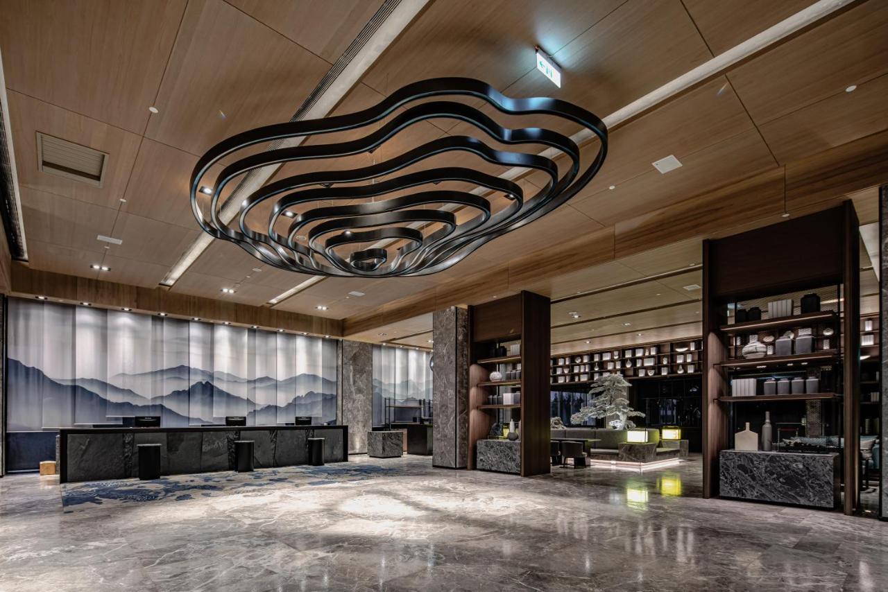 Lakeshore Hotel Hualien Taroko Shunan Bagian luar foto The lobby of the hotel