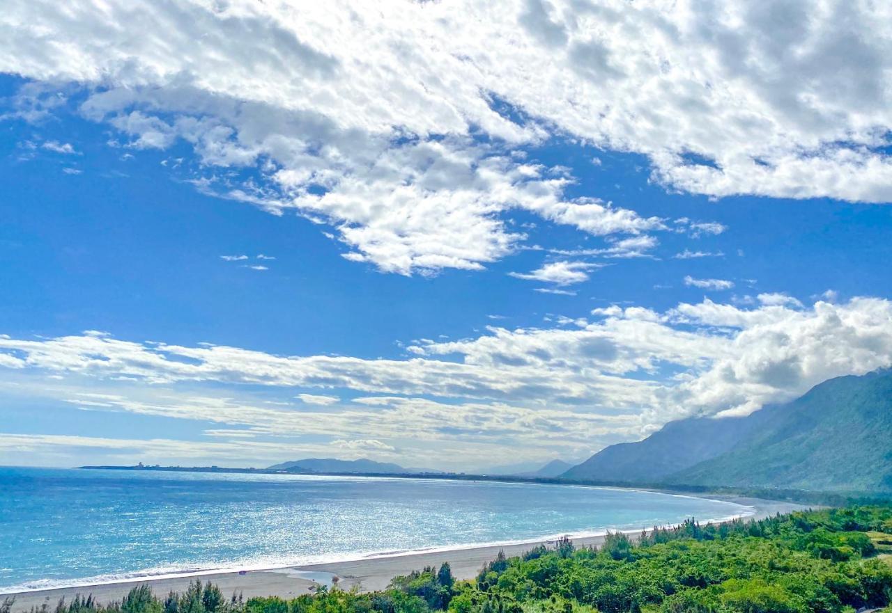 Lakeshore Hotel Hualien Taroko Shunan Bagian luar foto View of the bay