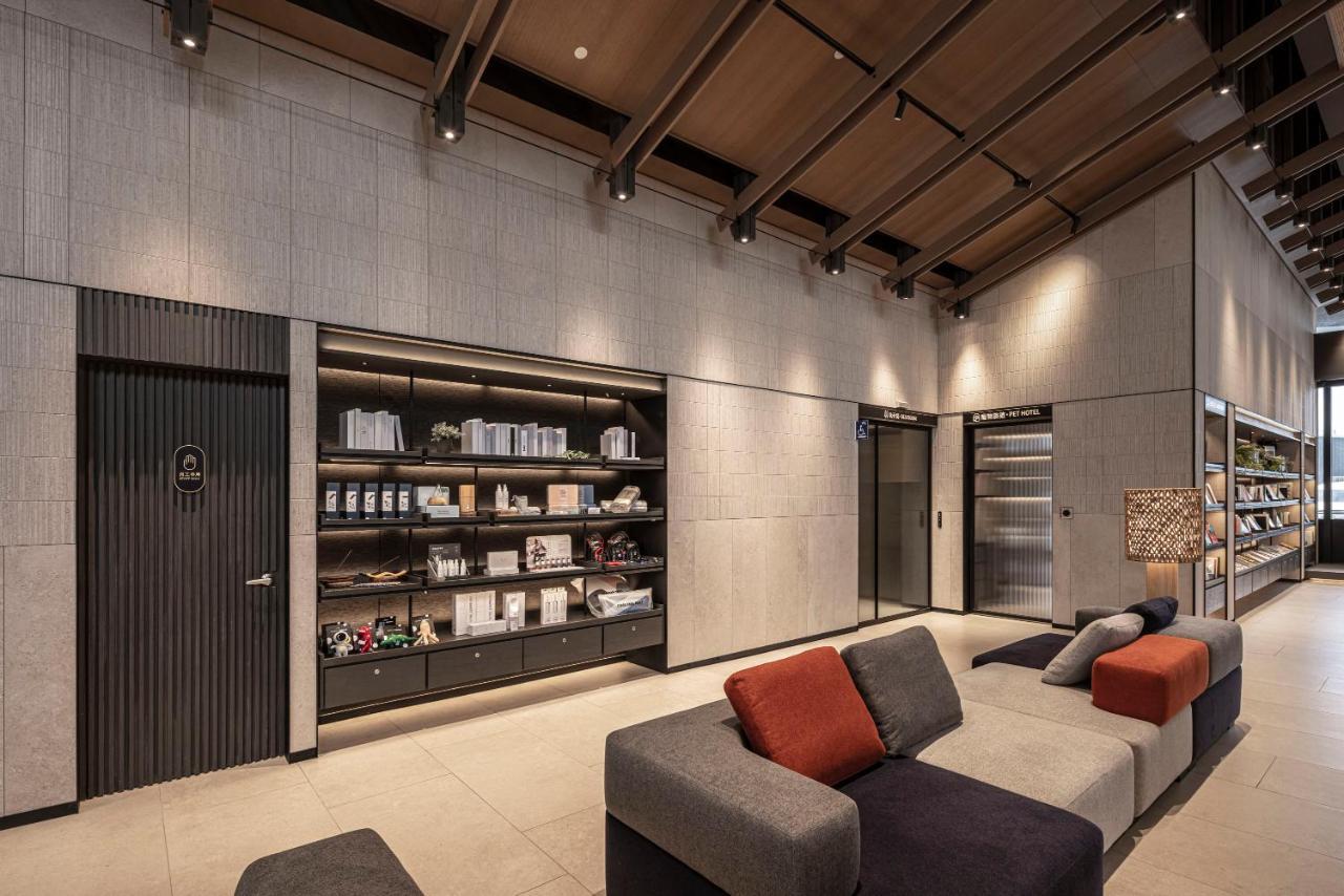 Lakeshore Hotel Hualien Taroko Shunan Bagian luar foto The interior of the new library