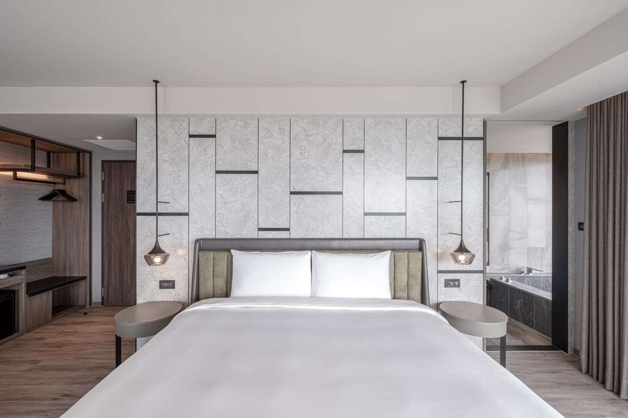Lakeshore Hotel Hualien Taroko Shunan Ruang foto A bedroom at the hotel